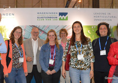 A large delegation from the WUR made a tour of the exhibition and also visited colleagues Jan Willem de Vries and Jacqueline van Oosten (3rd and 5th from left).